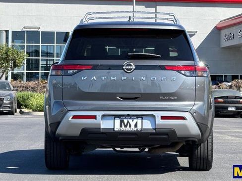 Used 2023 Nissan Pathfinder Platinum image 5