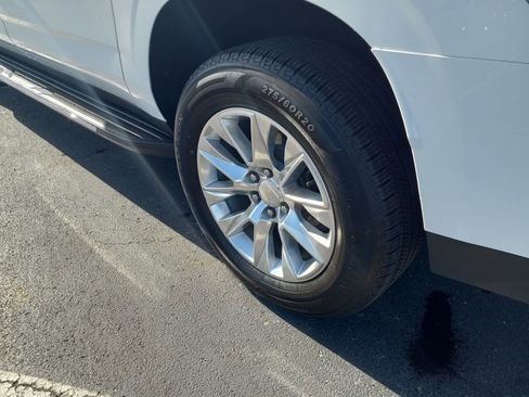 Used 2023 Chevrolet Suburban Premier image 11