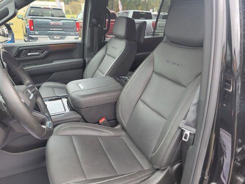 Used 2025 GMC Yukon XL Denali w/ Denali Reserve Package image 12