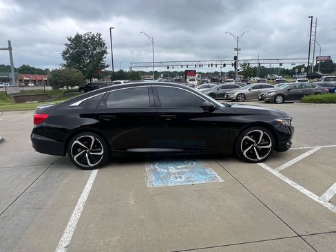 Used 2019 Honda Accord Sport image 5