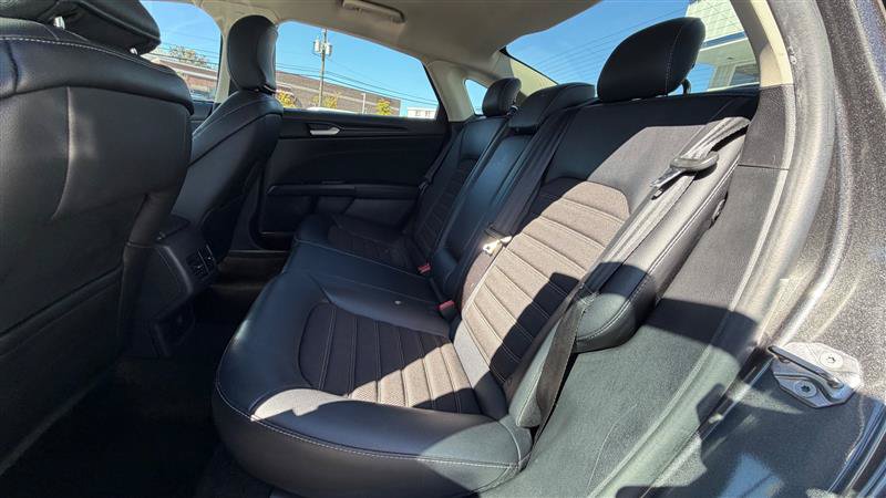 Used 2018 Ford Fusion SE w/ Equipment Group 201A FWD image 43