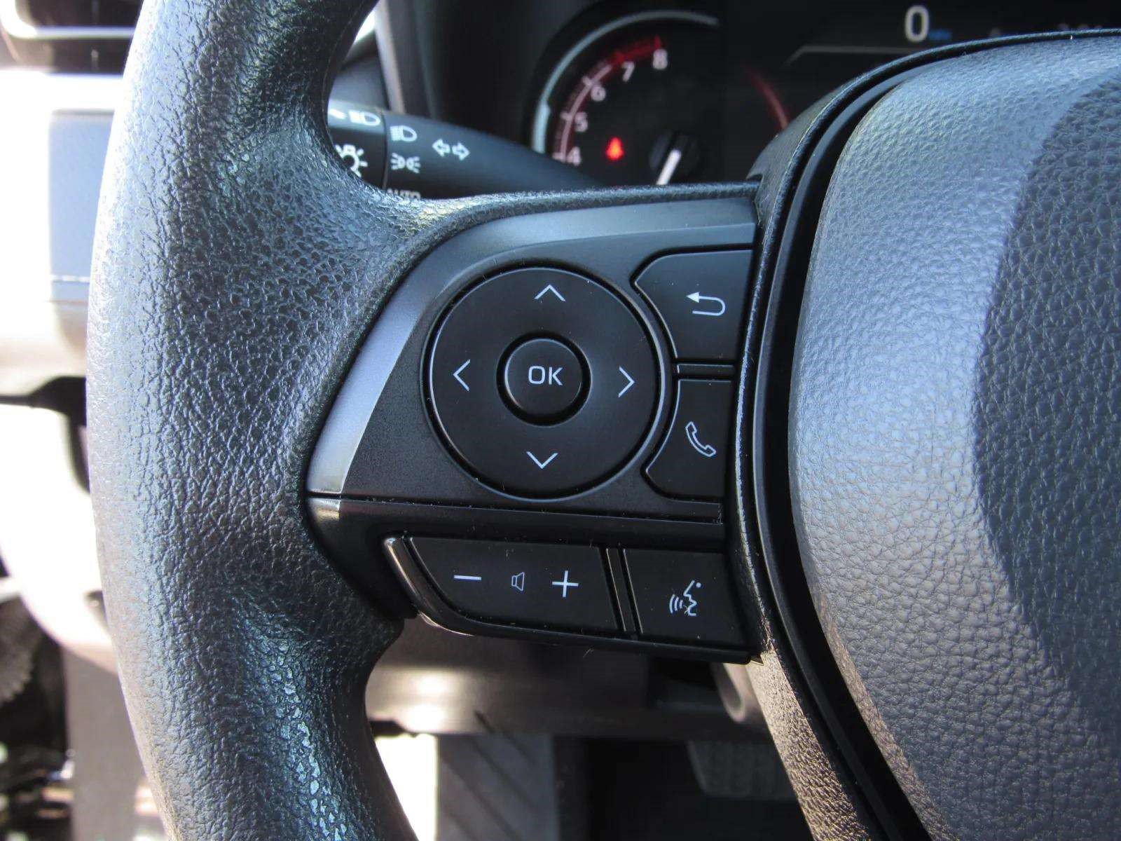 Used 2025 Toyota RAV4 XLE FWD image 23