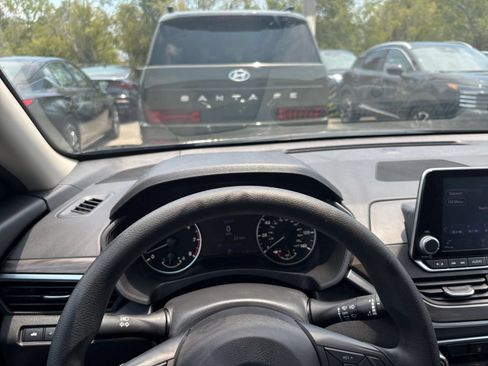 Used 2025 Nissan Altima 2.5 SV FWD image 34