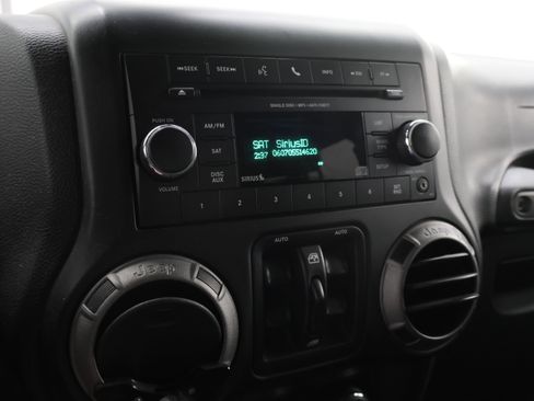 Used 2014 Jeep Wrangler Unlimited Sport w/ Quick Order Package 24S AWD/4WD image 37