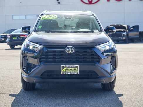 Used 2025 Toyota RAV4 XLE AWD/4WD image 4