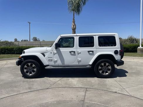 Used 2018 Jeep Wrangler Unlimited Sahara AWD/4WD image 5