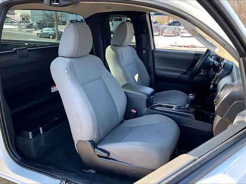Used 2017 Toyota Tacoma SR image 9