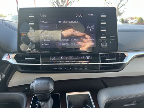 Used 2023 Toyota Sienna LE image 26