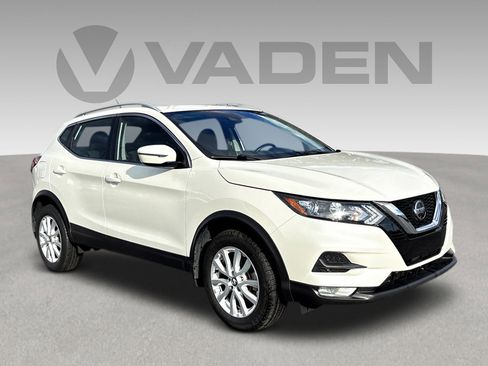 Used 2022 Nissan Rogue Sport SV image 1