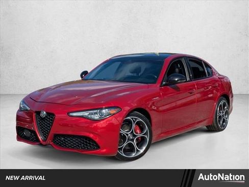 Used 2023 Alfa Romeo Giulia Veloce image 1