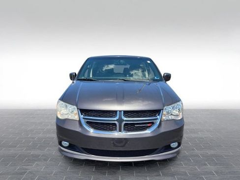 Used 2017 Dodge Grand Caravan SXT FWD image 2