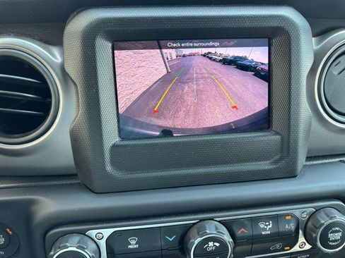 Used 2022 Jeep Wrangler Unlimited Sport AWD/4WD image 23
