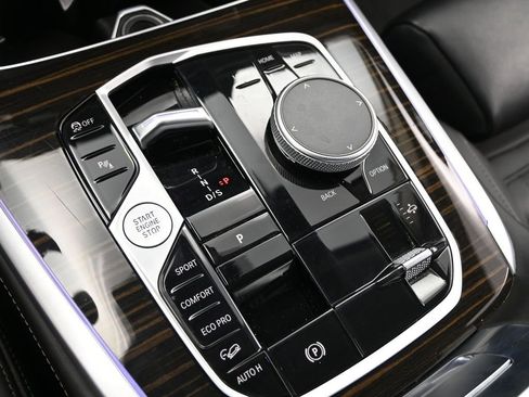 Used 2025 BMW X7 xDrive40i image 16