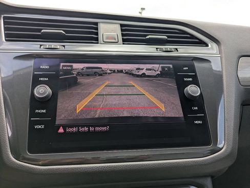 Used 2018 Volkswagen Tiguan SE FWD image 22