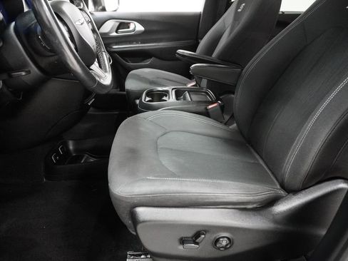 Used 2019 Chrysler Pacifica Touring Plus w/ S Appearance Package image 11