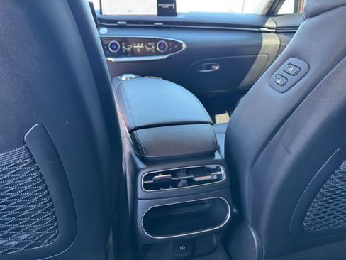 Used 2022 Genesis GV70 2.5T w/ Select Package AWD/4WD image 32