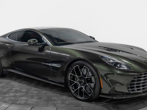 Used 2025 Aston Martin Vanquish image 11
