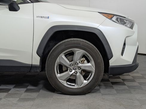 Used 2021 Toyota RAV4 XLE Premium image 14