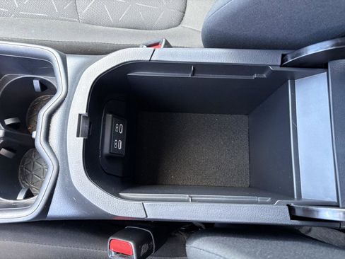 Used 2025 Toyota RAV4 XLE AWD/4WD image 15