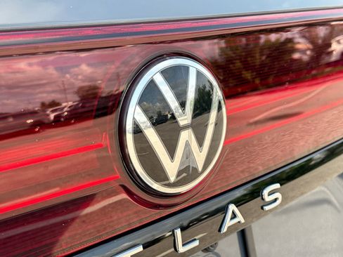 Used 2024 Volkswagen Atlas Peak Edition SEL AWD/4WD image 18