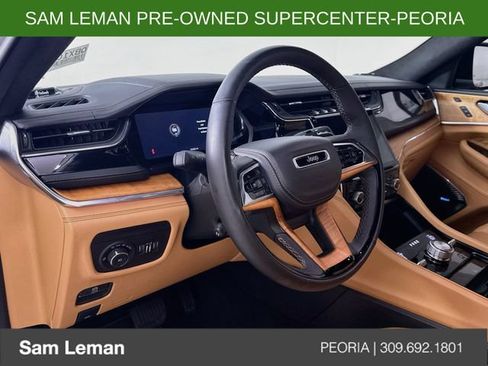 Used 2025 Jeep Grand Cherokee Summit AWD/4WD image 9