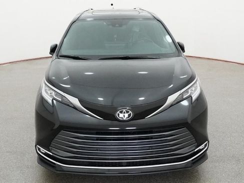 New 2026 Toyota Sienna Limited FWD image 15