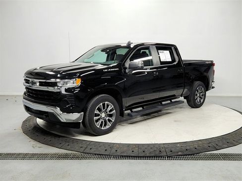 Used 2024 Chevrolet Silverado 1500 LT image 3