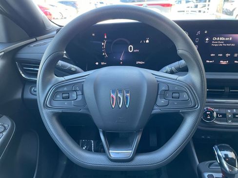 Used 2025 Buick Envista Preferred image 28