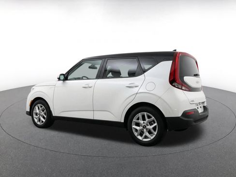 Used 2025 Kia Soul LX w/ LX Technology Package FWD image 7