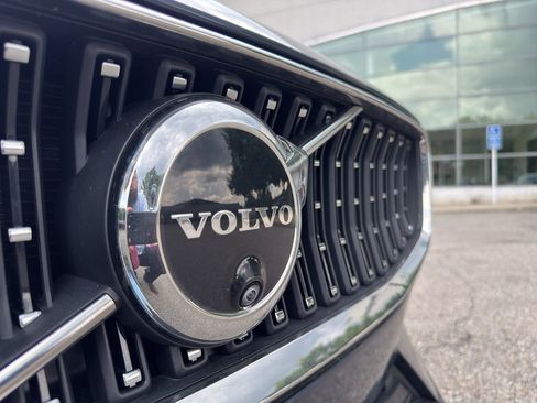 Used 2026 Volvo V60 B5 Cross Country Plus AWD/4WD image 4