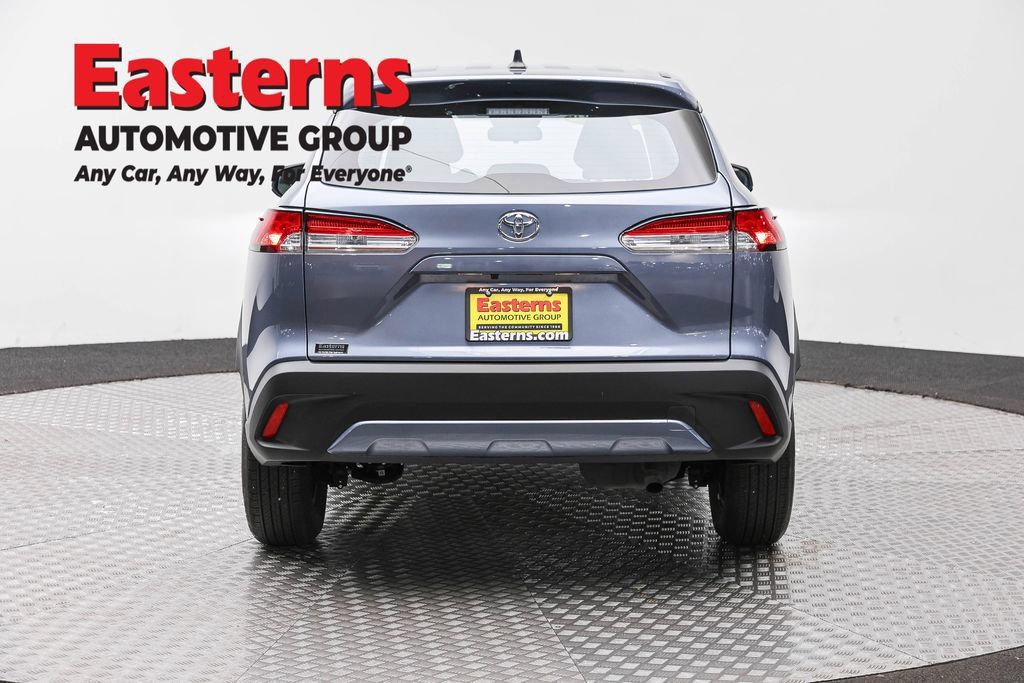 Used 2025 Toyota Corolla Cross L FWD image 6