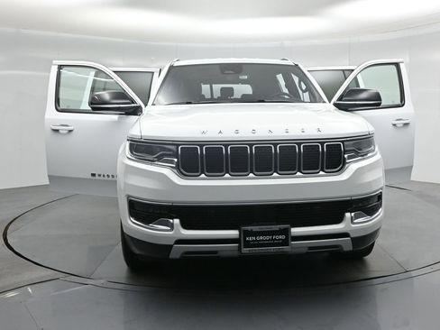 Used 2024 Jeep Wagoneer L Series II image 32