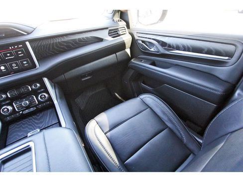 Used 2023 GMC Yukon XL Denali image 13