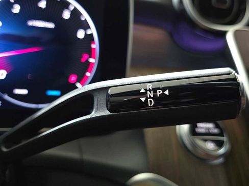 Used 2024 Mercedes-Benz GLC 300 4MATIC image 35