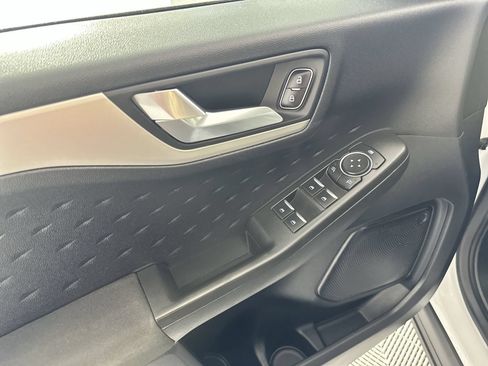 Used 2020 Ford Escape SE FWD image 13