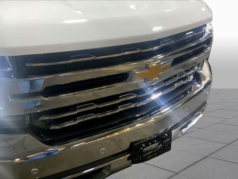 Used 2021 Chevrolet Silverado 1500 LTZ w/ LTZ Convenience Package II AWD/4WD image 30