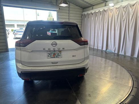 Used 2024 Nissan Rogue SV FWD image 6