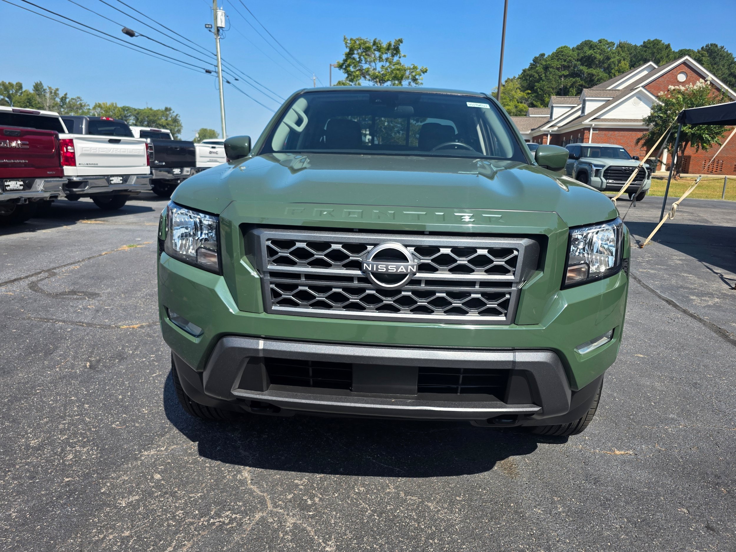 Used 2023 Nissan Frontier SV w/ Technology Package AWD/4WD image 2
