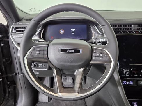 New 2025 Jeep Grand Cherokee Limited w/ Black Appearance Package image 16