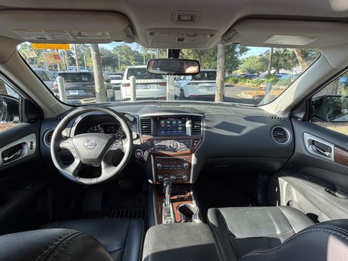 Used 2017 Nissan Pathfinder Platinum AWD/4WD image 36