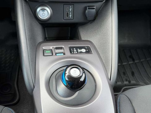 Used 2025 Nissan Leaf S FWD image 19
