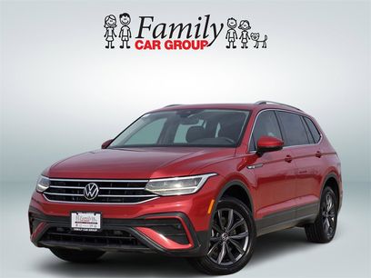 Used 2023 Volkswagen Tiguan SE w/ Panoramic Sunroof Package
