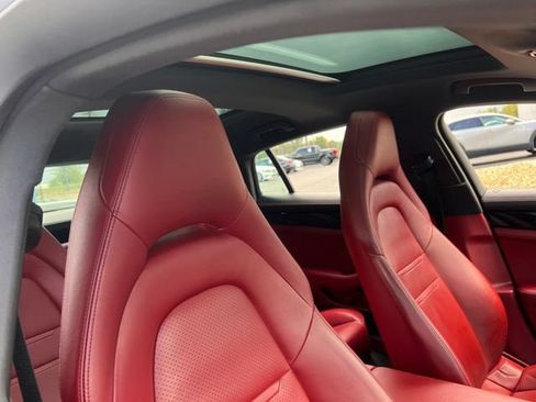 Used 2017 Porsche Panamera RWD image 28