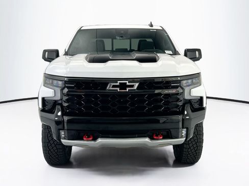 Used 2023 Chevrolet Silverado 1500 ZR2 w/ Technology Package AWD/4WD image 2