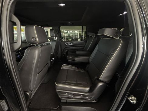 Used 2023 GMC Yukon XL SLT AWD/4WD image 34
