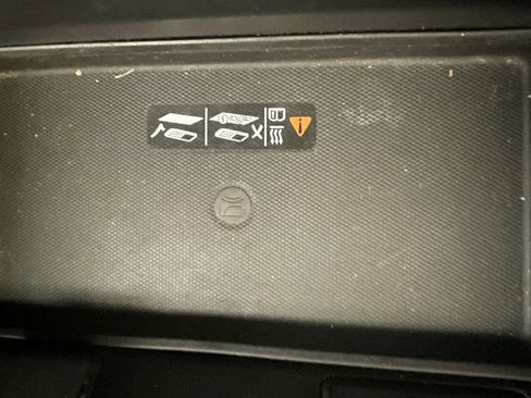 Used 2021 GMC Yukon XL Denali w/ Denali Premium Package image 22