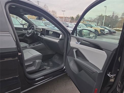 New 2026 Volkswagen Tiguan SE R-Line image 26