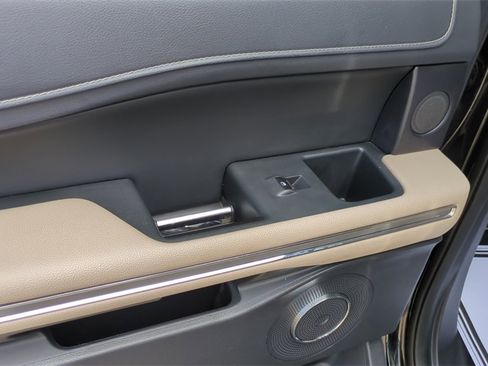 Used 2024 Ford Expedition Limited image 15