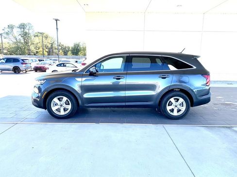 Used 2022 Kia Sorento LX image 8