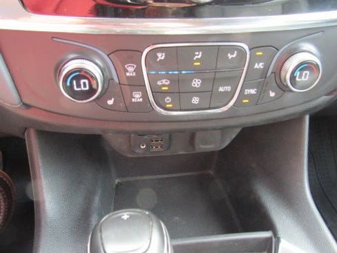 Used 2020 Chevrolet Traverse LT w/ LT Premium Package FWD image 26